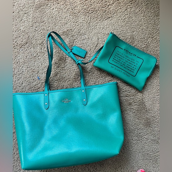 Coach tote greenish blue with reversible purple floral pattern & wristlet insert - Picture 2 of 16